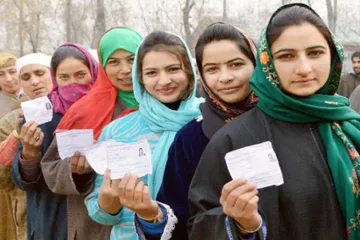 जम्मू कश्मीर में पंचायत चुनाव के लिए मतदान शुरु, 9 चरणों में होगी वोटिंग- India TV Hindi