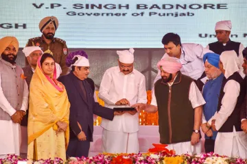 Vice president and Punjab CM lays foundation stone of Kartarpur Corridor- India TV Hindi