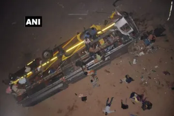 Odisha: bus fell from the Mahanadi bridge Cuttack- India TV Hindi