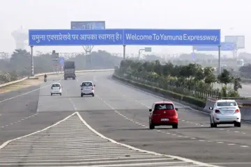 <p>Yamuna Express Way</p>- India TV Hindi