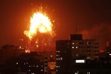 <p>Israeli air strike destroys Hamas TV building in...- India TV Hindi