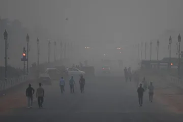 Delhi's air quality remains 'severe' for 4th consecutive day - India TV Hindi