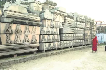 राम मंदिर बनाने को लेकर नागा साधु, संतों का अयोध्या कूच- India TV Hindi