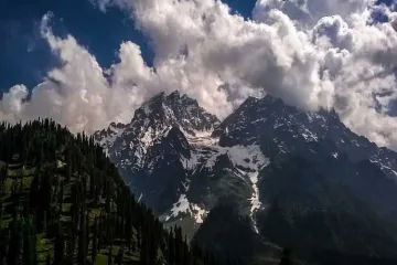 <p>Himalayan glaciers retreating at alarming rate</p>- India TV Hindi