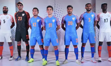 एशियन कप के लिए अबु धाबी पहुंची भारतीय फुटबॉल टीम- India TV Hindi