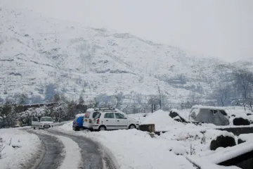 कश्मीर घाटी और लद्दाख में कड़ाके की शीतलहर जारी, तापमान हिमांक बिंदु से नीचे- India TV Hindi