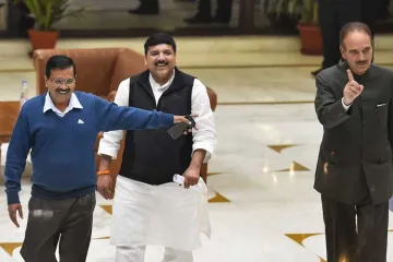 <p>Arvind Kejriwal, Sanjay Singh and Congress leader Ghulam...- India TV Hindi