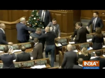 fistfight breaks out in Ukraine’s parliament- India TV Hindi
