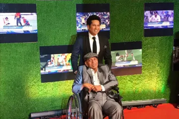 Sachin Tendulkar with his Coach Ramakant Achrekar - India TV Hindi