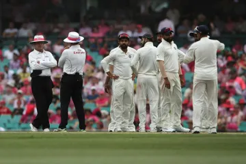 सिडनी टेस्ट: खराब रौशनी के कारण जल्दी खत्म हुआ तीसरे दिन का खेल- India TV Hindi
