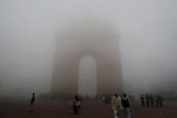 दिल्ली में सुबह कड़कड़ाती ठंड, वायु गुणवत्ता 'गंभीर'- India TV Hindi