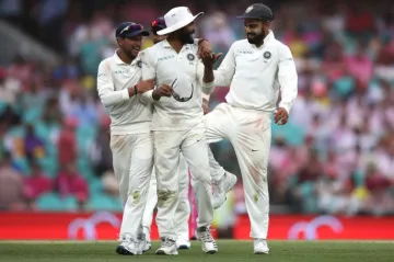 सिडनी टेस्ट: बारिश के चलते समय से पहले खत्म हुआ चौथे दिन का खेल, मुश्किल में ऑस्ट्रेलियाई टीम- India TV Hindi