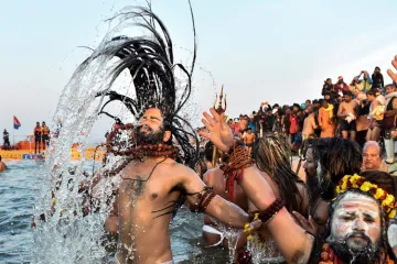 Kumbh Mela 2019: From chanting 'Har Har Gange' to taking sacred baths, people welcome 50-day religio- India TV Hindi
