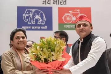 BSP Chief Mayawati and SP Chief Akhilesh Yadav | Facebook- India TV Hindi
