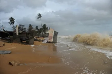 थाईलैंड में तूफान 'पाबुक' के मद्देनजर हजारों को सुरक्षित स्थानों पर पहुंचाया- India TV Hindi