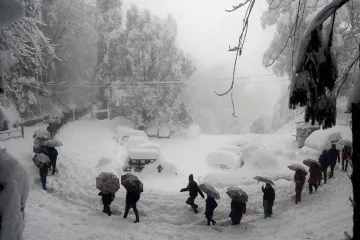 Cold wave continues in Kashmir, Dras freezes at minus 31.4 degree Celsius- India TV Hindi