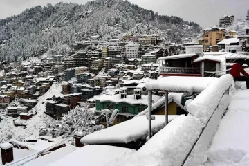 हिमाचल में शनिवार तक मध्यम से भारी बर्फबारी की संभावना, पर्यटकों को ऊंचाई वाले स्थानों पर नहीं जाने - India TV Hindi
