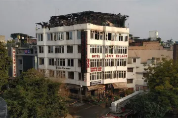 Karol Bagh Hotel Fire: 17 dead after fire breaks out in Delhi's Hotel Arpit Palace- India TV Hindi