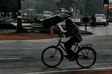 दिल्ली में सुबह हल्की बारिश, दिन में ओले गिरने की संभावना- India TV Hindi