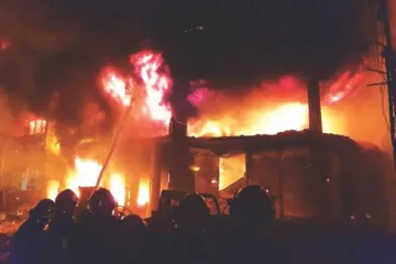 ढाका में केमिकल गोदाम में भीषण आग, 69 लोगों की मौत- India TV Hindi