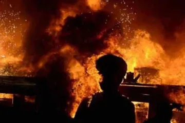 भागलपुर में अलाव की चिंगारी से लगी आग, एक ही परिवार के 4 बच्चों की मौत | PTI Representational- India TV Hindi