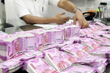 Income Tax department busts a Rs 20000 crore hawala racket in Delhi- India TV Hindi