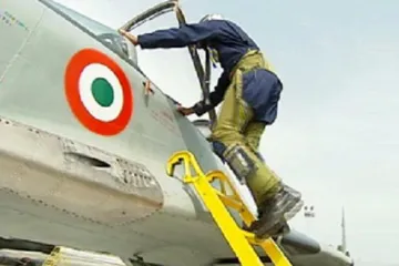 भारतीय पायलट का बाल भी बांका नहीं कर सकता पाकिस्‍तान, ये है कारण- India TV Hindi