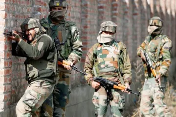 Srinagar: Grenade attack by terrorists at Lal Chowk; 7 security personnel among 11 injured- India TV Hindi