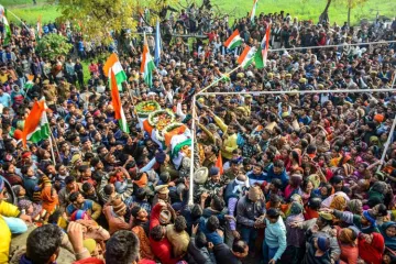 <p>A large number of people attend the funeral procession...- India TV Hindi