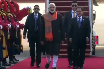 दक्षिण कोरिया पहुंचे PM मोदी, पुलवामा हमले पर चर्चा संभव; नवाजा जाएगा सियोल शांति पुरस्कार- India TV Hindi