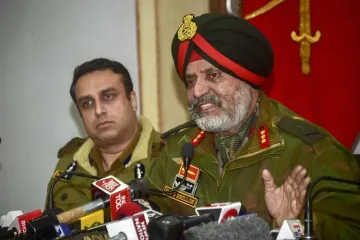 <p>Lt General KJS Dhillon with Inspector General of Police...- India TV Hindi