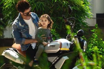  Shahid Kapoor enjoys bike ride with daughter Misha shares picture- India TV Hindi