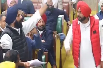 <p>Sidhu and Majithia trade barbs in Punjab Assembly</p>- India TV Hindi