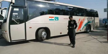 Srinagar-Muzaffarbad bus service- India TV Hindi