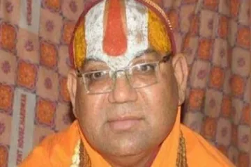 Swami Hansdevacharya died in road accident- India TV Hindi