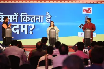 <p>Manoj Tiwari and nagma debate</p>- India TV Hindi