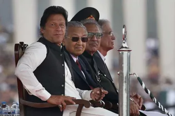 <p>Malaysian Prime Minister Mahtir Mohamad, second left,...- India TV Hindi