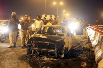 <p>Car Catches Fire </p>- India TV Hindi