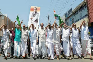 <p>United Democratic Front (UDF) leaders and workers took...- India TV Hindi