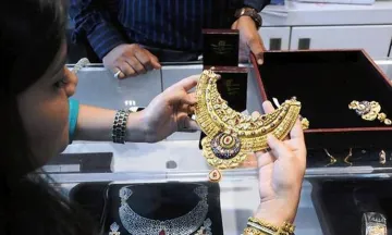 Gold, silver prices fall on weak demand- India TV Paisa