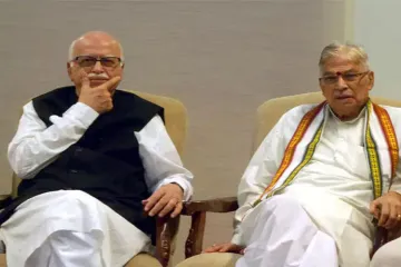 Murli Manohar Joshi meets Lal Krishna Advani in Delhi on Friday- India TV Hindi