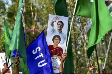 <p>Congress supporters hold banners and flags</p>- India TV Hindi