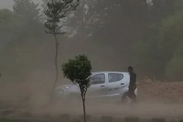 तीन राज्यों में आंधी का खूनी कहर, बेमौसम बारिश ने 30 से ज्यादा जान ली- India TV Hindi