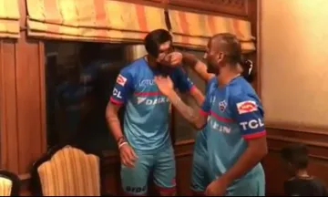 Rishabh Pant Prithvi Shaw Shikhar Dhawan And Ishant Sharma Celebrate Delhi capital win in dressing r- India TV Hindi