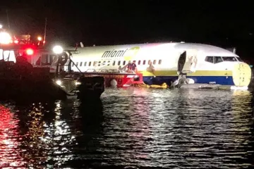 <p>Boeing 737 goes into Florida river with 136 on board, no...- India TV Hindi