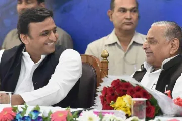 <p>akhilesh yadav and mulayam singh yadav</p>- India TV Hindi