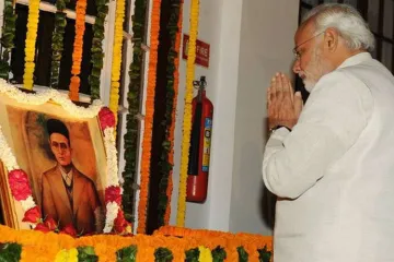 PM Modi pays tribute to prolific poet, social reformer and courageous fighter Veer Savarkar - India TV Hindi