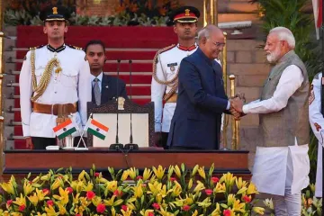 <p>President Ram Nath Kovind greets Prime Minister Narendra...- India TV Hindi