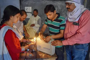 voting machine seal- India TV Hindi