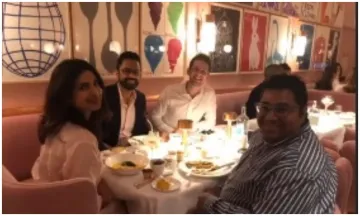 Priyanka chopra with her friends- India TV Hindi